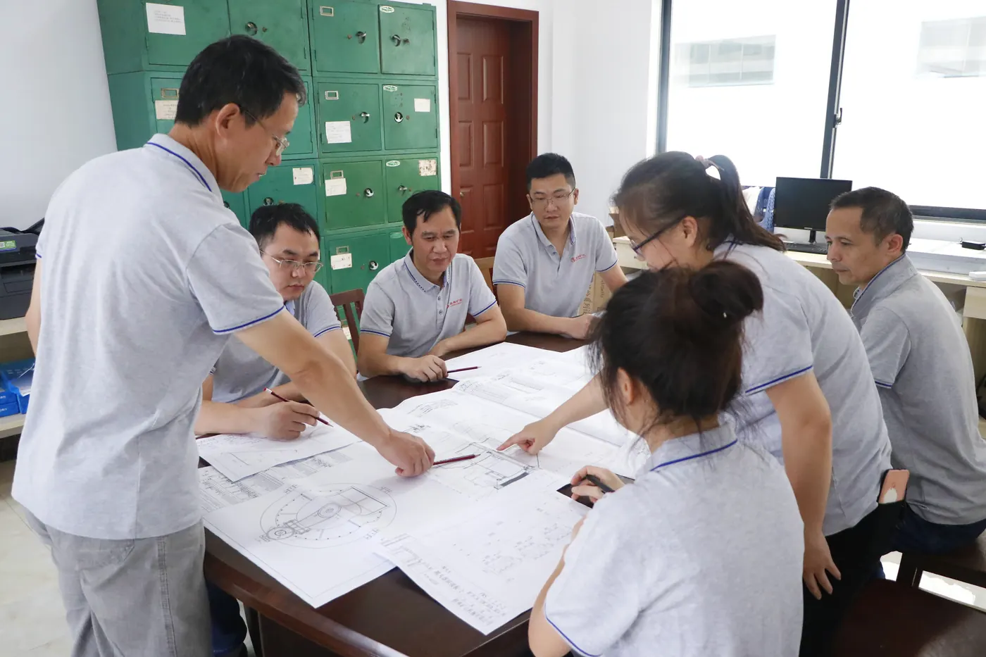 Cronus and Guilin Mining Machinery engineering team in a technical meeting